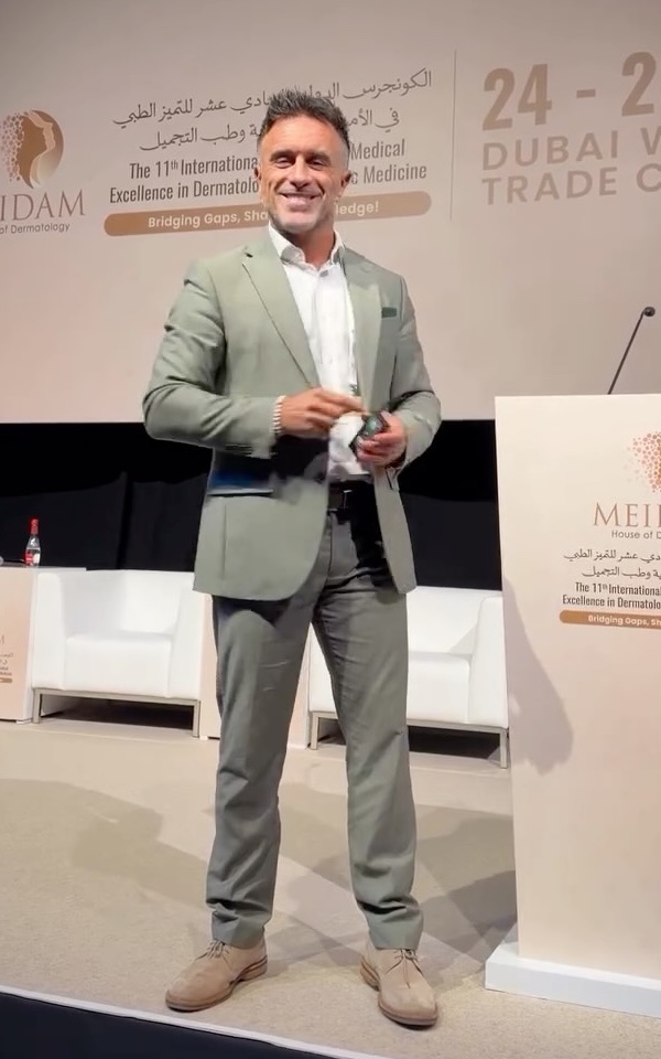 Le Dr Matt Stefanelli en conférence au congrès MEIDAM, Dubai World Trade Centre.